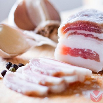 Сало с мясной прослойкой (солонина) 0,5 кг — Интернет-магазин доставки продуктов и воды ВКУСНЫЙ