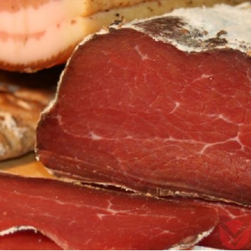 Говядина сыровяленная полутвёрдая 0,5 кг фото 1 — Интернет-магазин доставки продуктов и воды ВКУСНЫЙ