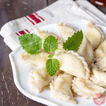 Вареники с творогом Кг фото 1 — Интернет-магазин доставки продуктов и воды ВКУСНЫЙ